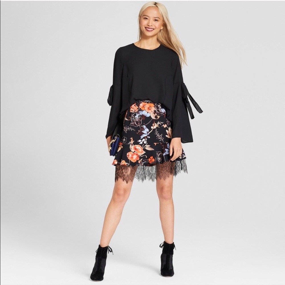 New floral skirt with bottom lace - Picture 3 of 7